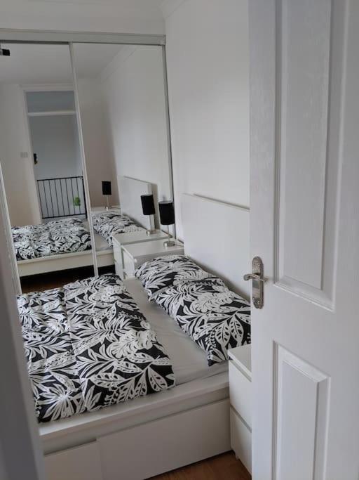 Private 2 Bed Flat Close To Excel & City Airport London Eksteriør bilde